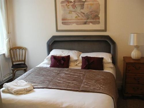 The Queens Head Hotel