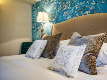 The Queens Head Hotel